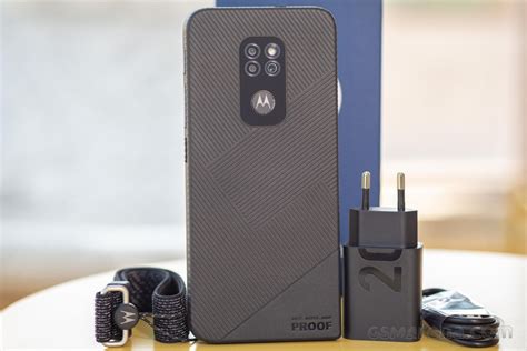 Moto Defy phone camera